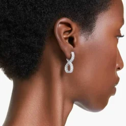 Swarovski Bijoux Boucles oreilles Swarovski Hyperbola Hoop Twist - 5684047 blanc,argent | Femme Boucles D'Oreilles