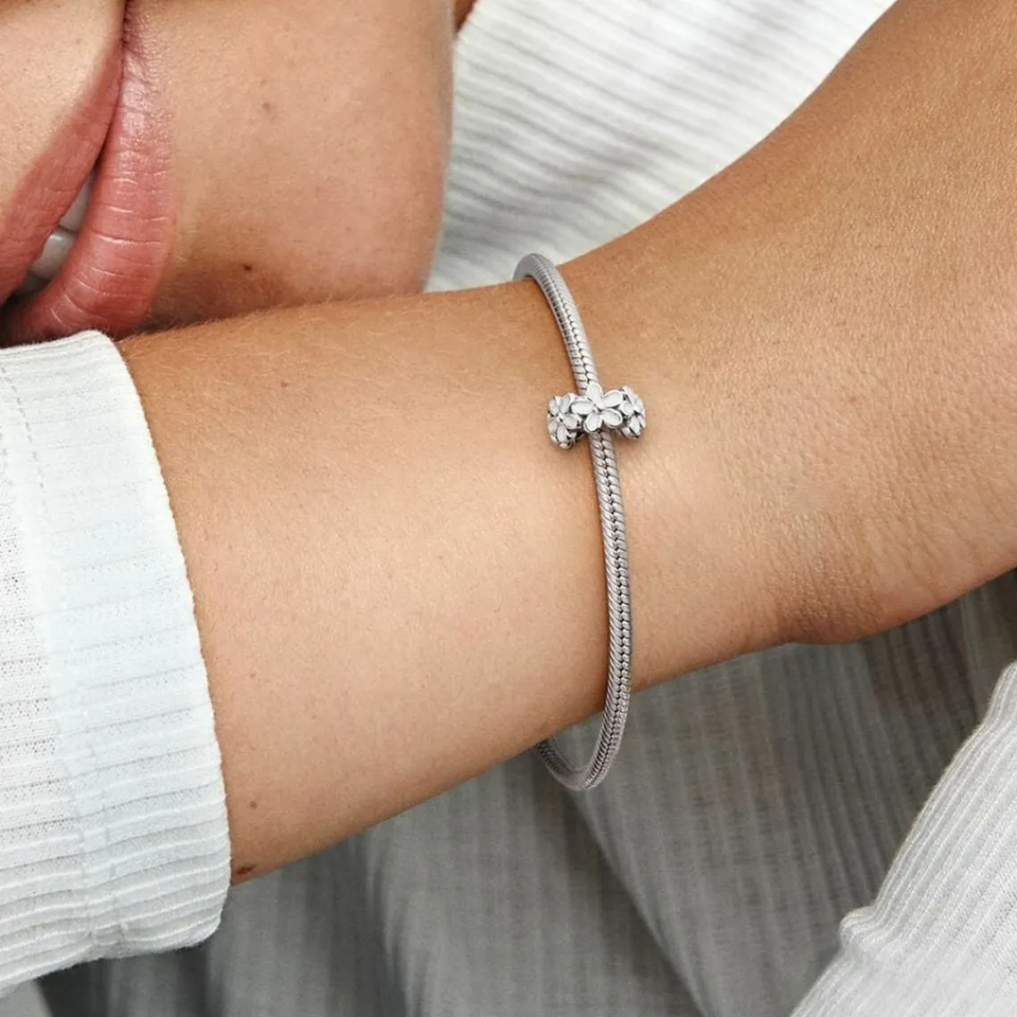 Pandora Charm Espaceur Moments Marguerite Blanche | Femme Charms