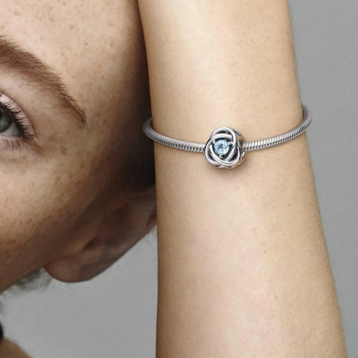 Pandora Charm moments Rose Ajourée & cristaux bleu | Femme Charms