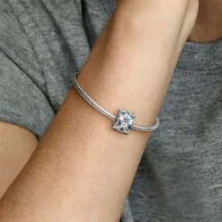 Pandora Charm Timeless scintillant bleu Incolore | Femme Charms