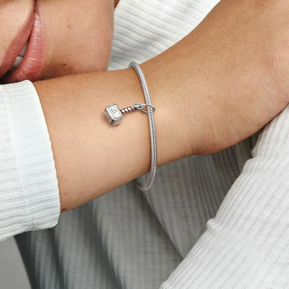 Pandora Charm pendant Marvel x Marteau de Thor gravé | Femme Charms