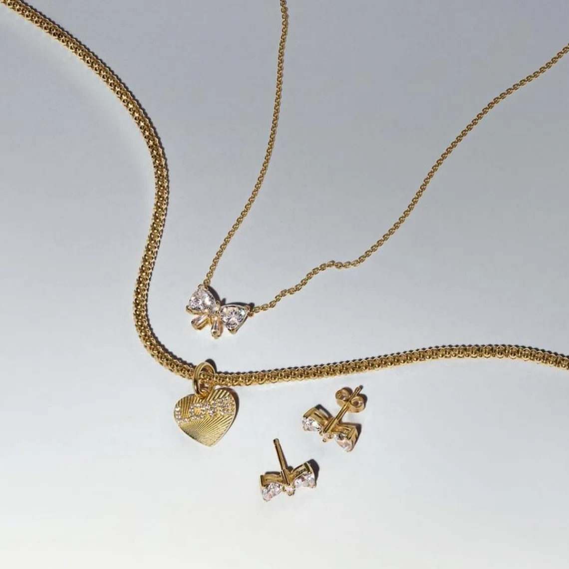 Pandora Clous d’Oreilles Nœud Scintillant Doré | Femme Boucles D'Oreilles