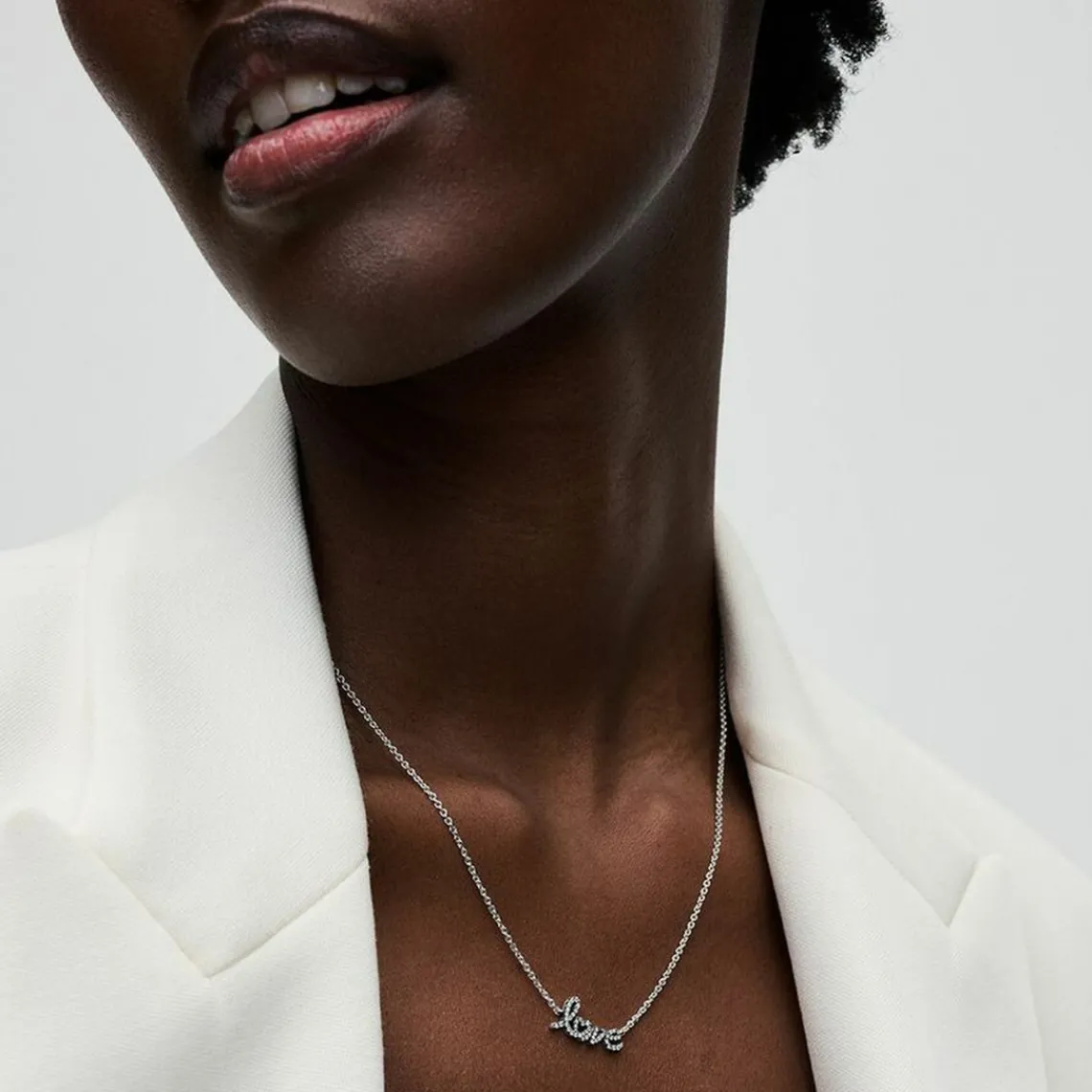 Pandora Collier Chaîne Love en Lettres Cursives Scintillant | Femme Collier Et Pendentif