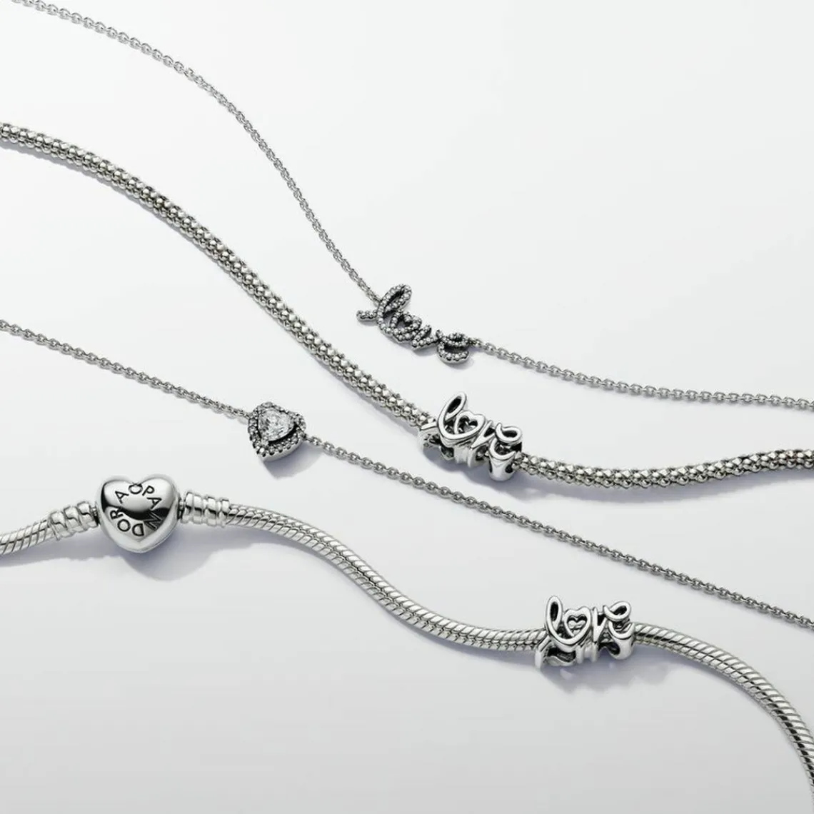 Pandora Collier Chaîne Love en Lettres Cursives Scintillant | Femme Collier Et Pendentif