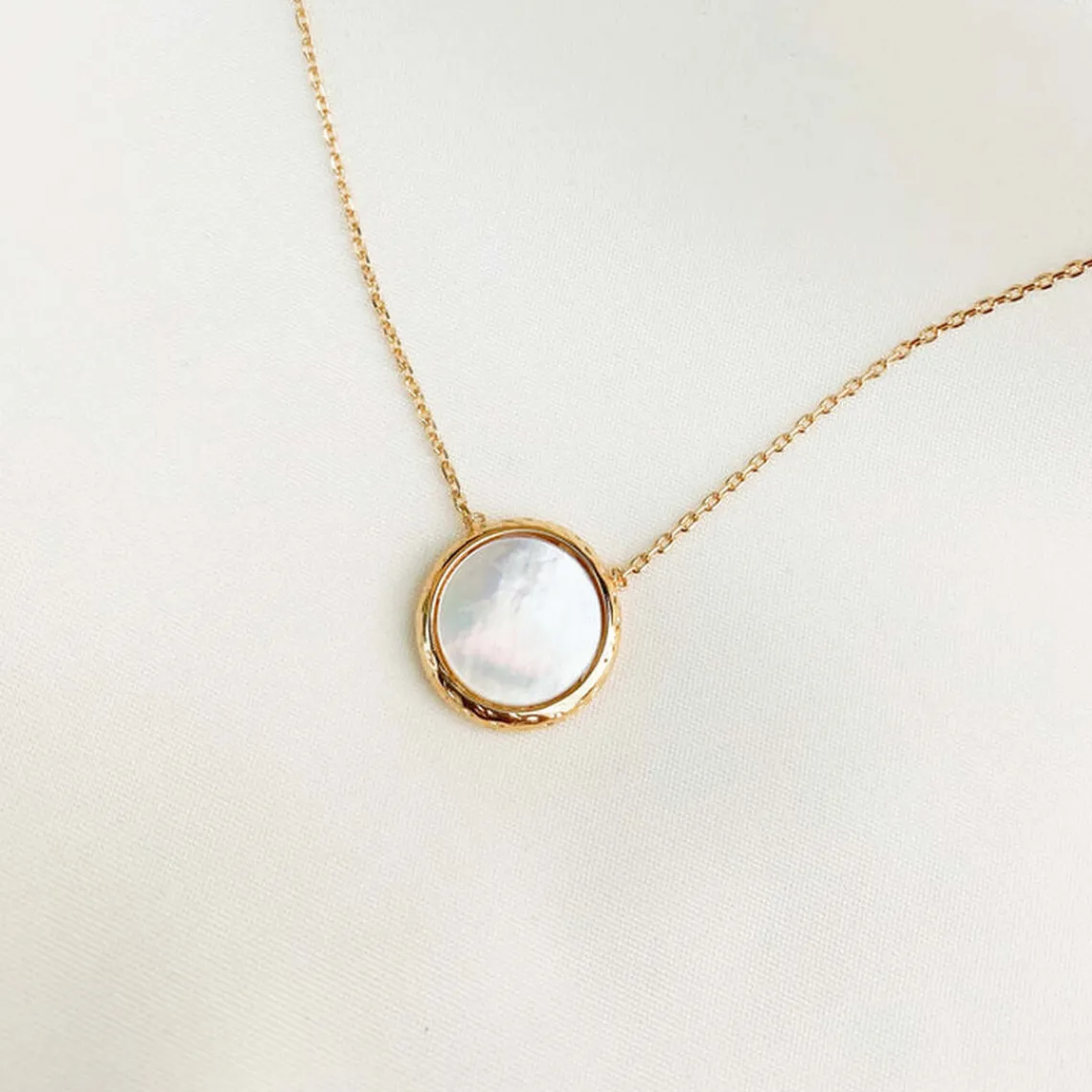 Maison de la Bijouterie Collier femme plaqué or nacre serti clos - UW335445 | Femme Collier Et Pendentif