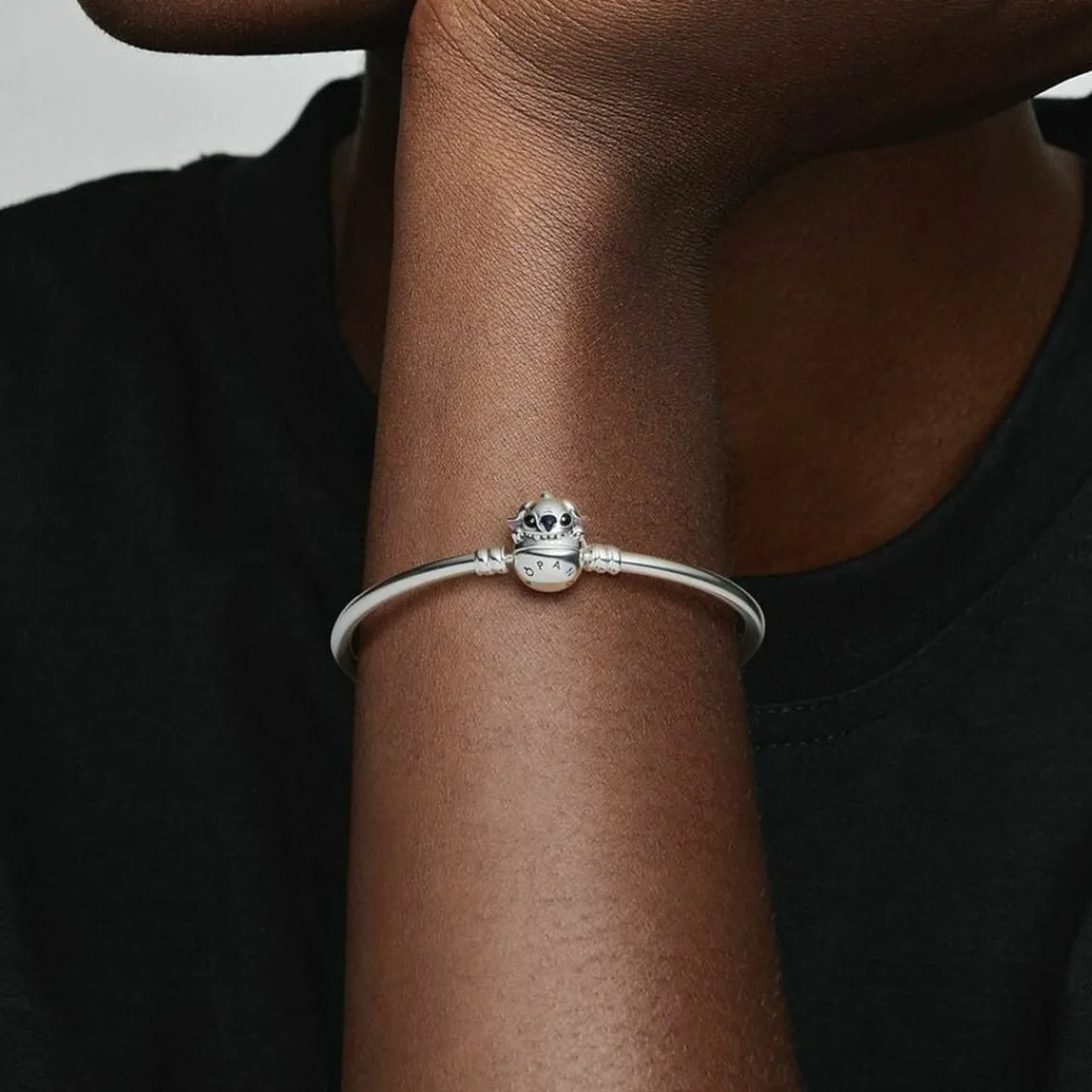 Pandora Jonc Fermoir Disney Morsure de Stitch Moments - | Femme Bracelet