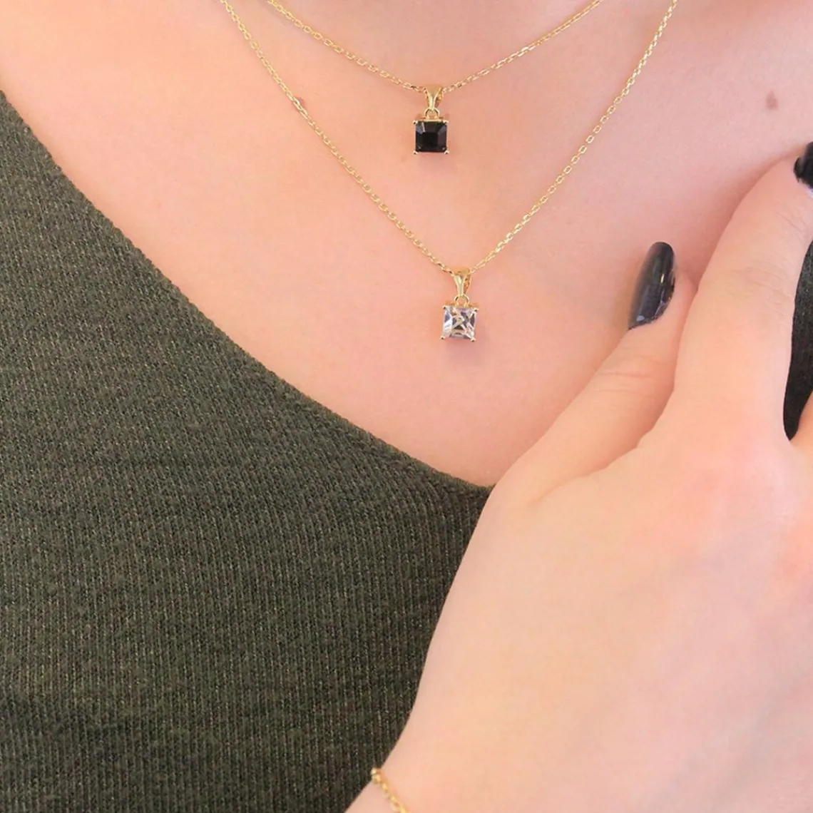 MYC-Paris Pendentif Simple Square Or et Noir | Femme Collier Et Pendentif