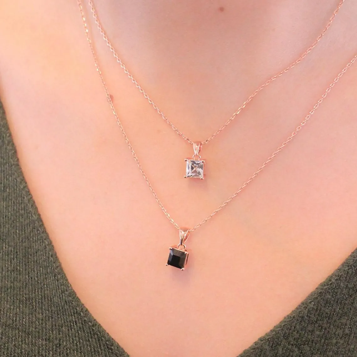 MYC-Paris Pendentif Simple Square Or Rose et Noir | Femme Collier Et Pendentif